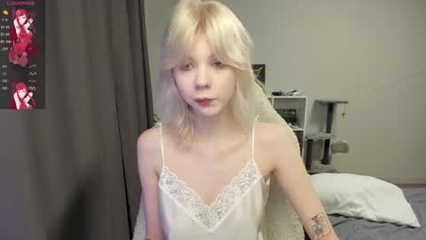 Snapshot of vivy_ chatting on 08-03-26, 08:12 chatur babes online show from 08-03-26, 08:12