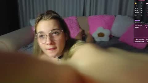 vivyboo111 online show from 11-10-25, 08:41