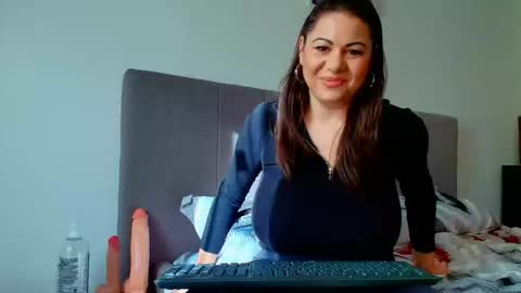 Snapshot of vixenvibesx chatting on 10-19-25, 07:31 vixenvibesx online show from 10-19-25, 07:31