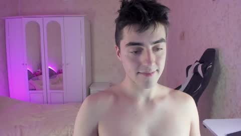 Snapshot of vlad1605 chatting on 12-10-24, 06:01 Martin online show from 12-10-24, 06:01