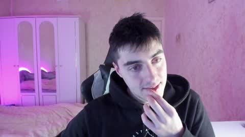 Snapshot of vlad1605 chatting on 12-20-24, 03:42 Martin online show from 12-20-24, 03:42