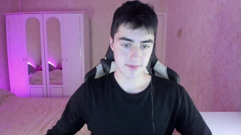 Snapshot of vlad1605 chatting on 12-31-24, 02:58 Martin online show from 12-31-24, 02:58