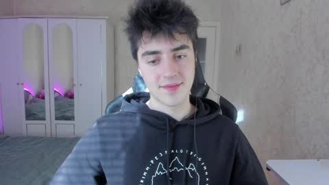 Snapshot of vlad1605 chatting on 02-05-25, 07:50 Martin online show from 02-05-25, 07:50