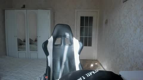 Snapshot of vlad1605 chatting on 10-07-25, 07:05 Martin online show from 10-07-25, 07:05