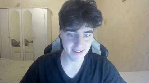 Snapshot of vlad1605 chatting on 10-20-25, 01:11 Martin online show from 10-20-25, 01:11