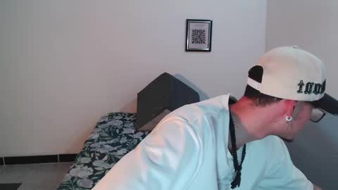 Snapshot of vlad__night chatting on 02-25-26, 04:22 Vlad online show from 02-25-26, 04:22