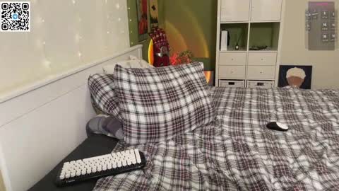 Snapshot of vlad_ggvldd chatting on 03-07-25, 04:55 Vlad Dinovich online show from 03-07-25, 04:55