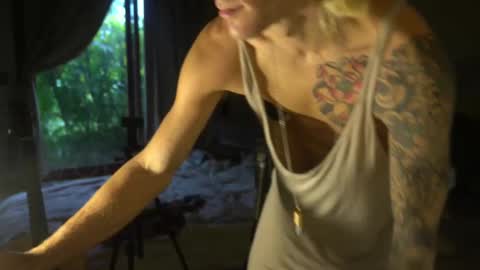 Voodoo and Lucy online show from 09-28-25, 11:43