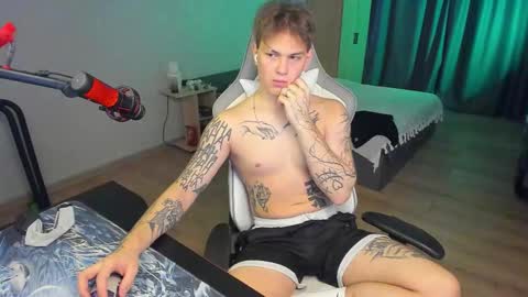 Snapshot of vova_belkin_ chatting on 10-14-25, 09:32 vova online show from 10-14-25, 09:32