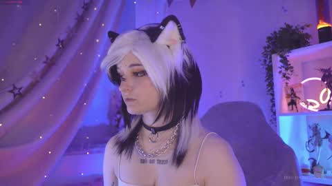 Snapshot of vronnier chatting on 03-06-25, 04:49 vronnier online show from 03-06-25, 04:49