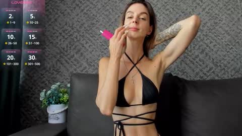 Snapshot of vvalkyriee chatting on 09-20-25, 01:12 vvalkyriee online show from 09-20-25, 01:12