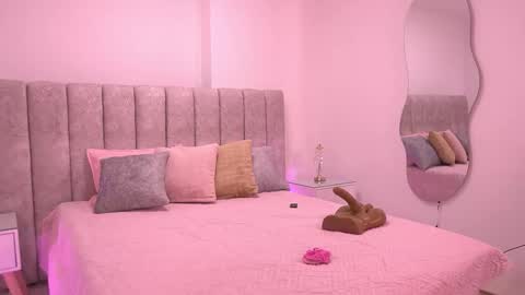 Violeta online show from 11-22-25, 03:16