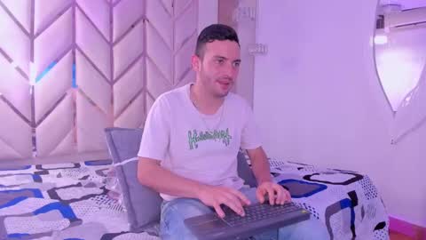Snapshot of vynny_blacke_ chatting on 09-18-25, 09:06 Vynny Blacke online show from 09-18-25, 09:06