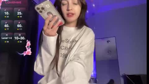 Snapshot of w33d7 chatting on 01-18-26, 09:51 Alice Before pvt write to me in PM online show from 01-18-26, 09:51