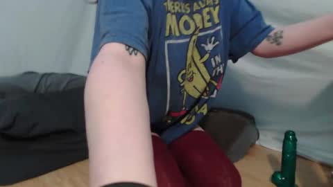 Snapshot of wacky_weirdo chatting on 09-10-25, 08:03 Rose online show from 09-10-25, 08:03