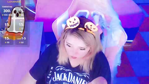 Snapshot of waifumochi_chan chatting on 10-09-25, 03:59   online show from 10-09-25, 03:59