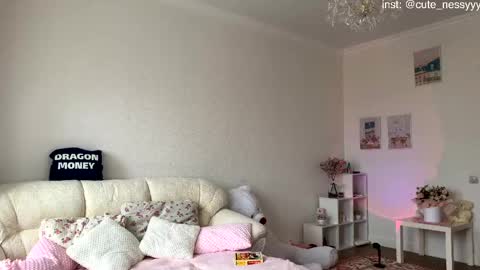 Mia online show from 04-17-26, 11:24