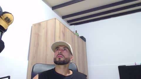 Snapshot of walter_brownn01 chatting on 10-28-25, 05:48 WALTER BROWN online show from 10-28-25, 05:48