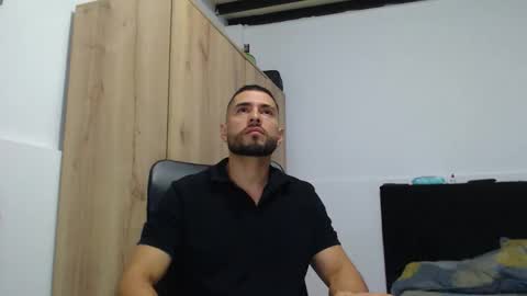 Snapshot of walter_brownn01 chatting on 11-09-25, 03:10 WALTER BROWN online show from 11-09-25, 03:10