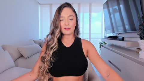 Snapshot of wandathompson_ chatting on 01-23-25, 02:07 Wanda online show from 01-23-25, 02:07