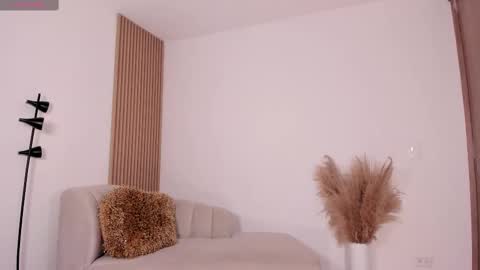 Snapshot of wandathompson_ chatting on 02-12-25, 11:07 Wanda online show from 02-12-25, 11:07