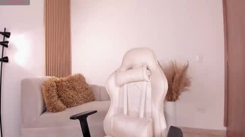 Snapshot of wandathompson_ chatting on 02-12-25, 02:10 Wanda online show from 02-12-25, 02:10