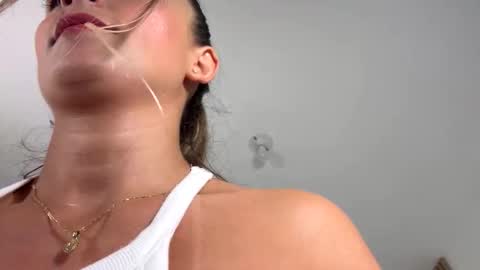 Snapshot of wandathompson_ chatting on 02-12-25, 05:16 Wanda online show from 02-12-25, 05:16