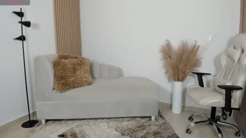 Snapshot of wandathompson_ chatting on 02-17-25, 11:02 Wanda online show from 02-17-25, 11:02