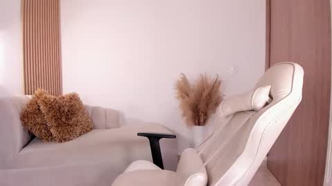 Snapshot of wandathompson_ chatting on 02-19-25, 05:16 Wanda online show from 02-19-25, 05:16