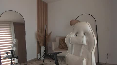 Snapshot of wandathompson_ chatting on 11-03-25, 07:37 Wanda online show from 11-03-25, 07:37