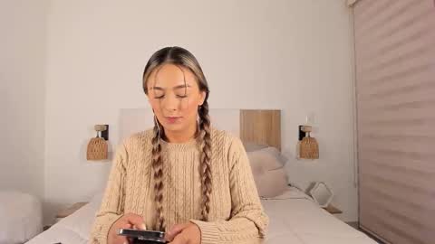 Snapshot of wandathompson_ chatting on 11-11-25, 10:59 Wanda online show from 11-11-25, 10:59