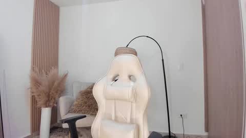 Snapshot of wandathompson_ chatting on 12-03-25, 11:08 Wanda online show from 12-03-25, 11:08