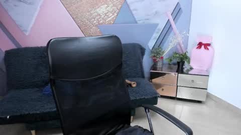 Snapshot of wandaxs69 chatting on 02-11-25, 01:41 wanda online show from 02-11-25, 01:41