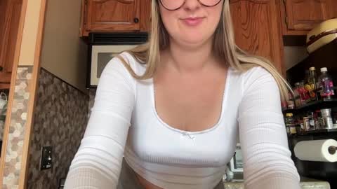 Snapshot of wanderlustjade chatting on 12-05-24, 05:06 Jade  Adonis online show from 12-05-24, 05:06