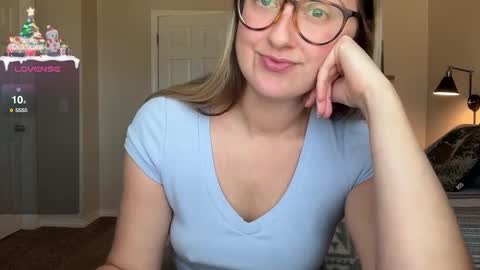 Snapshot of wanderlustjade chatting on 12-19-24, 05:08 Jade  Adonis online show from 12-19-24, 05:08