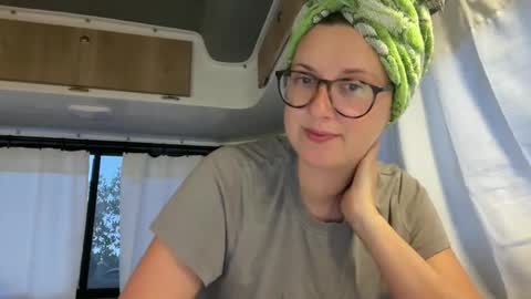 Snapshot of wanderlustjade chatting on 02-02-25, 01:19 Jade  Adonis online show from 02-02-25, 01:19