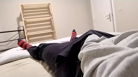 Snapshot of wanderwalter chatting on 12-21-25, 02:13 Romain online show from 12-21-25, 02:13