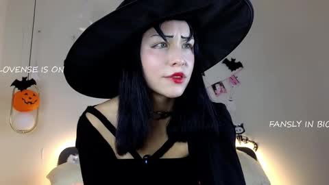 Snapshot of wanettabal chatting on 10-30-25, 02:40 Betti online show from 10-30-25, 02:40