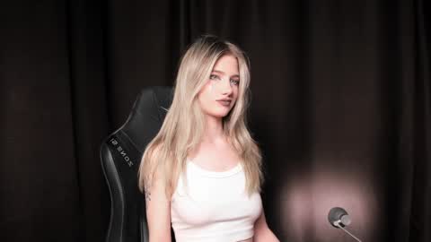 Snapshot of waterfallwoods chatting on 12-24-24, 04:40 waterfallwoods online show from 12-24-24, 04:40