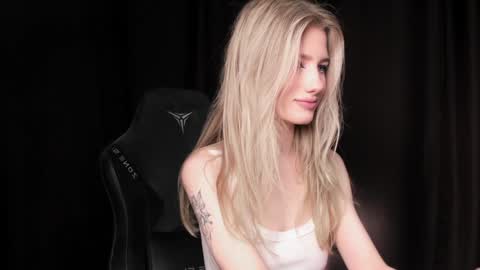 Snapshot of waterfallwoods chatting on 01-18-25, 07:15 waterfallwoods online show from 01-18-25, 07:15