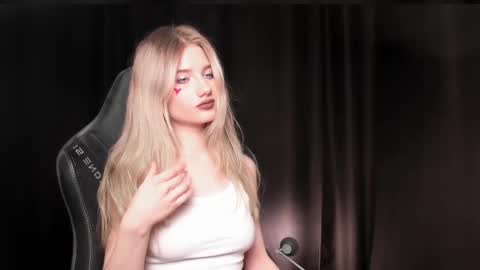 Snapshot of waterfallwoods chatting on 02-14-25, 04:41 waterfallwoods online show from 02-14-25, 04:41