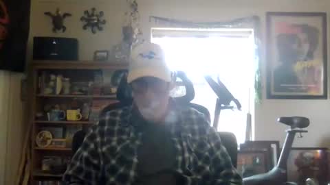 Snapshot of waterfire420 chatting on 03-07-25, 11:27 waterfire420 online show from 03-07-25, 11:27