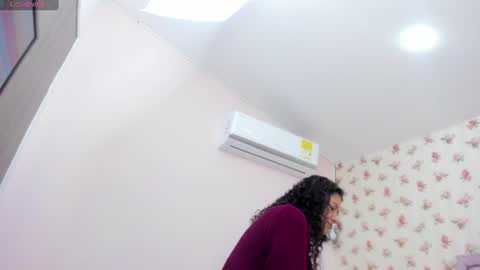 Snapshot of watson_crystal00 chatting on 07-27-26, 01:18 Milf Latina online show from 07-27-26, 01:18