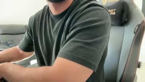 Snapshot of weaponx1 chatting on 12-17-25, 09:32 Weapon X online show from 12-17-25, 09:32