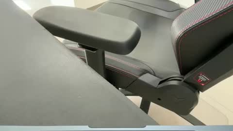 Snapshot of weaponx1 chatting on 12-18-25, 10:49 Weapon X online show from 12-18-25, 10:49