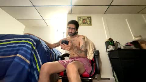 Snapshot of webthrow chatting on 10-08-25, 10:29 ShootingWebs online show from 10-08-25, 10:29