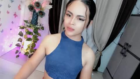 Snapshot of wellcumbabyxx chatting on 04-28-26, 02:49 Hi Im LOVIE Please dont forget to follow and thumbs up me online show from 04-28-26, 02:49