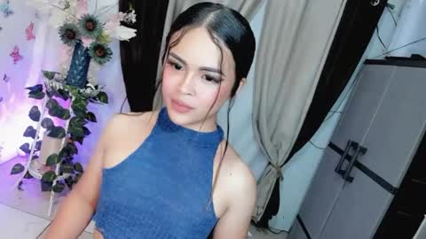 Snapshot of wellcumbabyxx chatting on 05-08-26, 06:13 Hi Im LOVIE Please dont forget to follow and thumbs up me online show from 05-08-26, 06:13