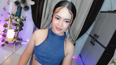 Snapshot of wellcumbabyxx chatting on 05-25-26, 05:08 Hi Im LOVIE Please dont forget to follow and thumbs up me online show from 05-25-26, 05:08