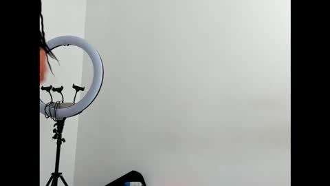 Wendy Gonzalez  online show from 11-23-25, 01:11